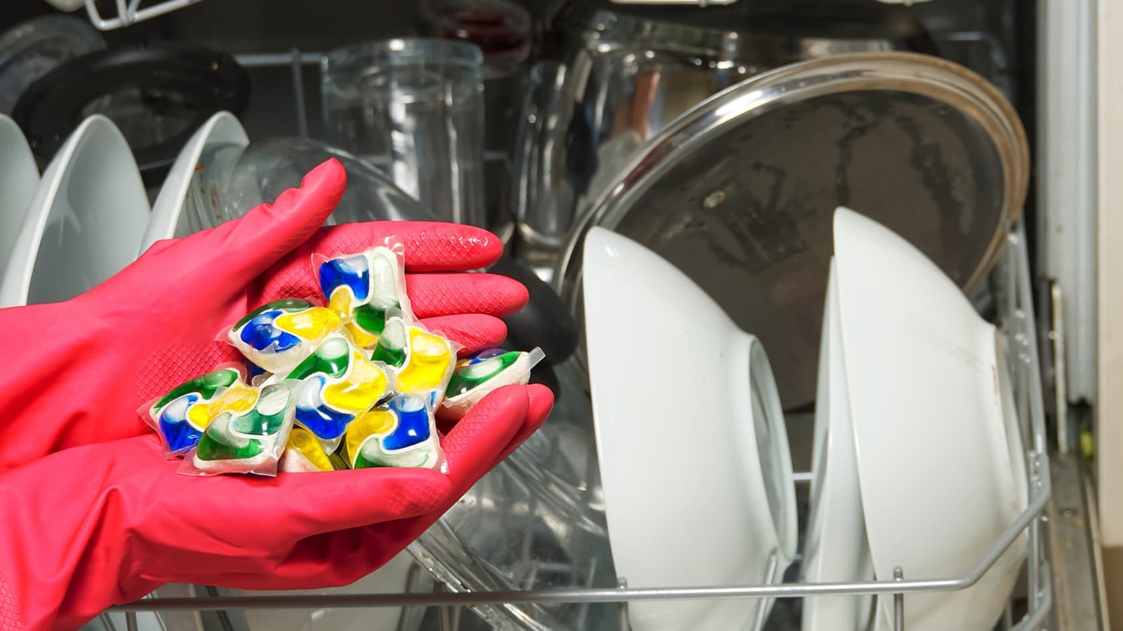 Is-Liquid-Dishwasher-Detergent-Better-Than-Pods_2